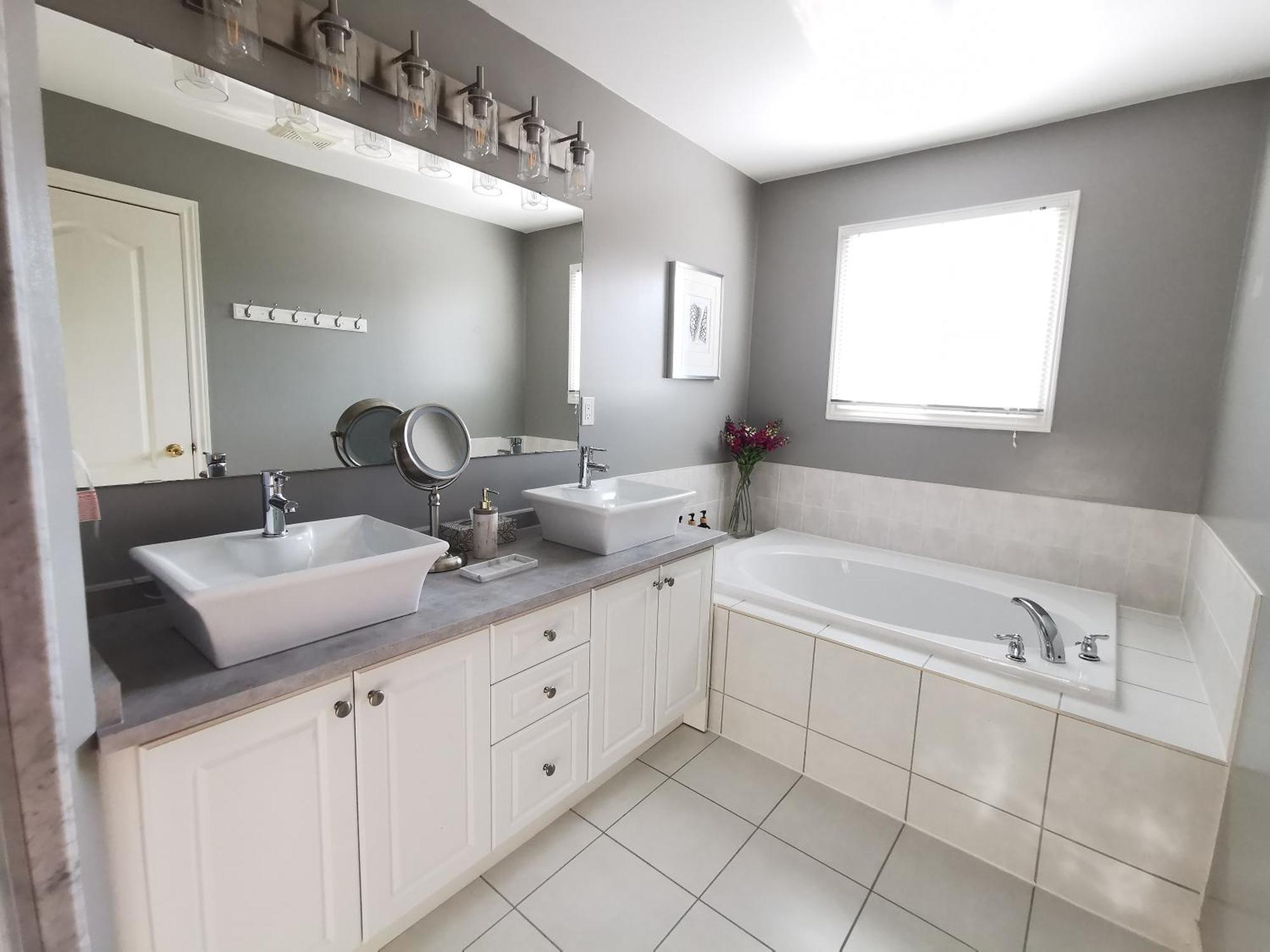 4 Bedroom 3 Washroom Charming Home In Markham With Warm Cozy Vibe Ngoại thất bức ảnh
