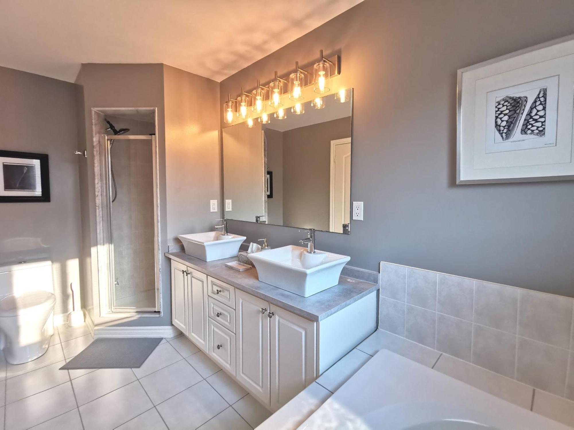 4 Bedroom 3 Washroom Charming Home In Markham With Warm Cozy Vibe Ngoại thất bức ảnh