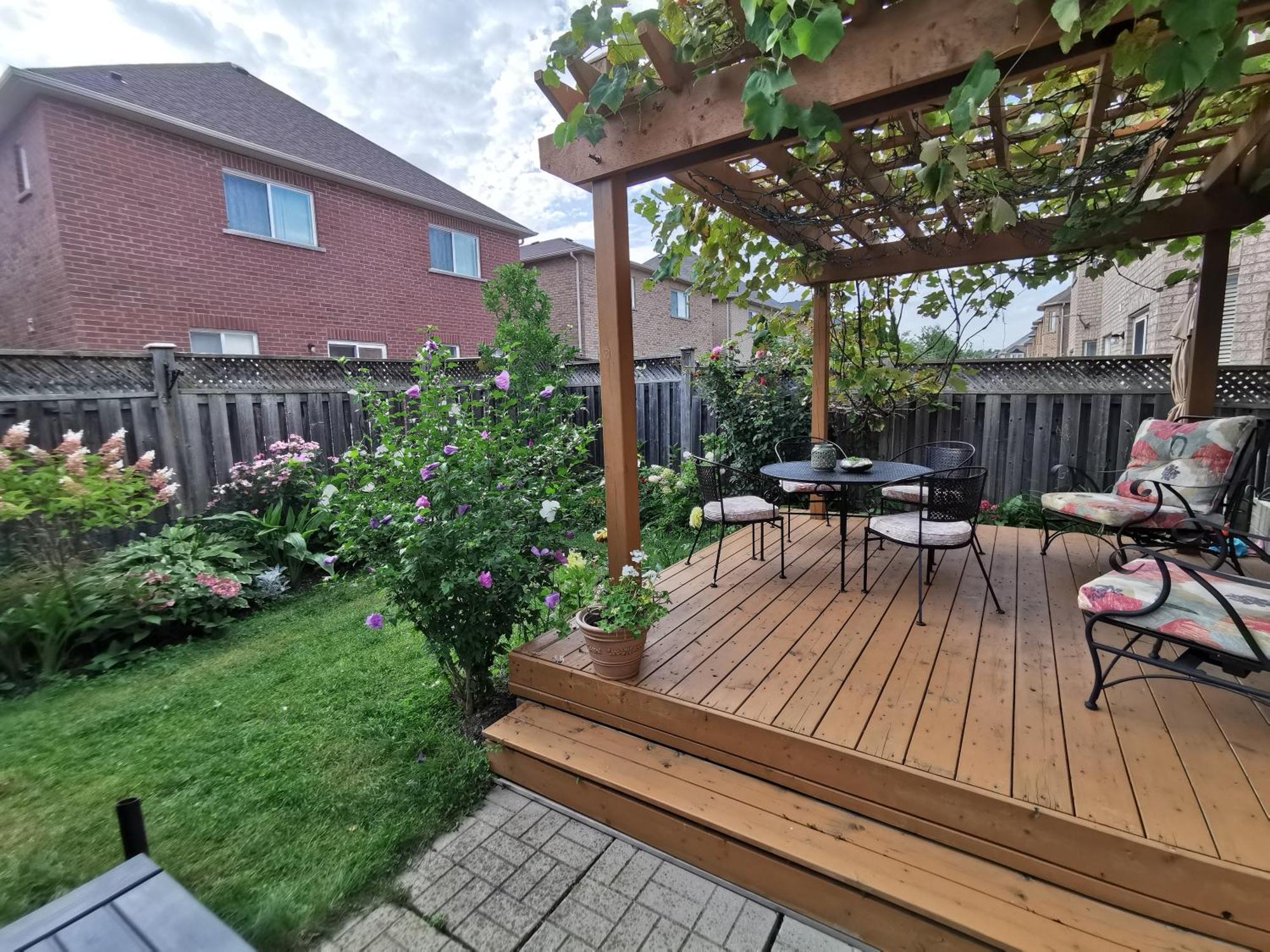 4 Bedroom 3 Washroom Charming Home In Markham With Warm Cozy Vibe Ngoại thất bức ảnh